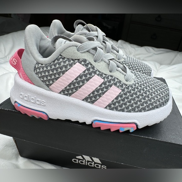 New Adidas size 5k toddler shoes - Picture 1 of 7